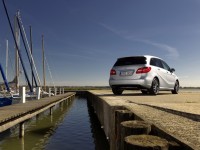 Mercedes-Benz B-Class 2012 photo