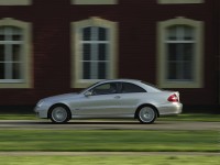 Mercedes-Benz CLK-Class photo