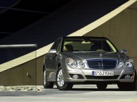 Mercedes-Benz E-Class W211 photo