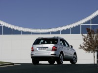 Mercedes-Benz M-Class photo