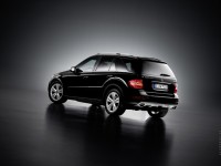 Mercedes-Benz M-Class photo