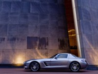 Mercedes-Benz SLS AMG photo
